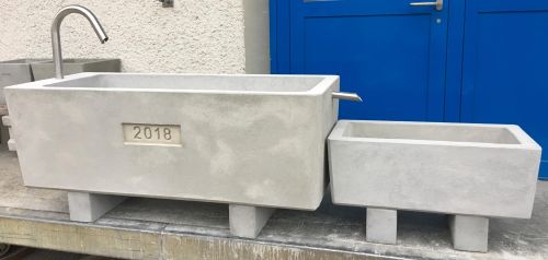 Brunnentrog A Einlaufrohr Kleintiertränke
